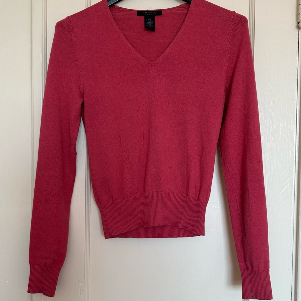 The Limited Woman’s V-neck Sweater in Red Size XS.